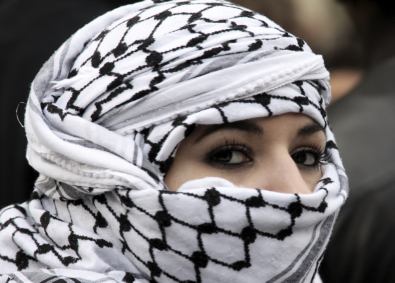 Apa Itu Keffiyeh Simbol Dan Artinya Bagi Masyarakat Palestina | Hot Sex ...