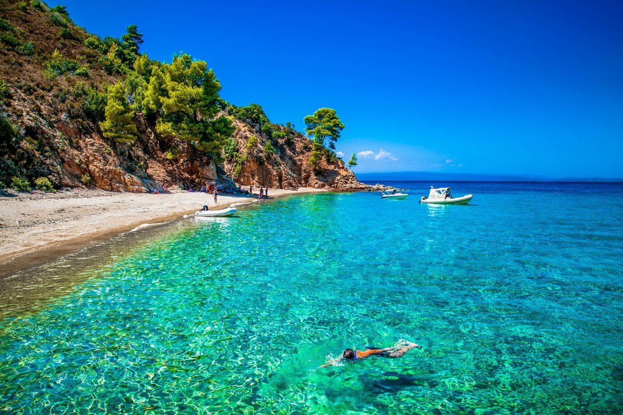 nicest beaches in greece        
        <figure class=